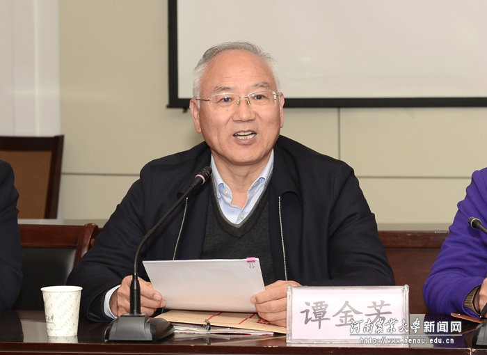 副董事长谭金芳代表学校致辞