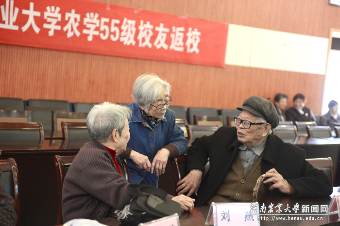 员工们畅叙情谊